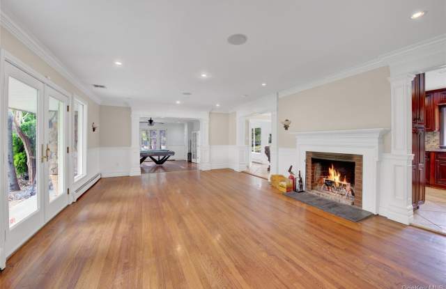 1719 Cedar Swamp Road Gallery 4
