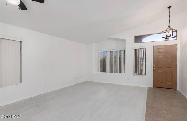 537 E Appaloosa Road Gallery 2