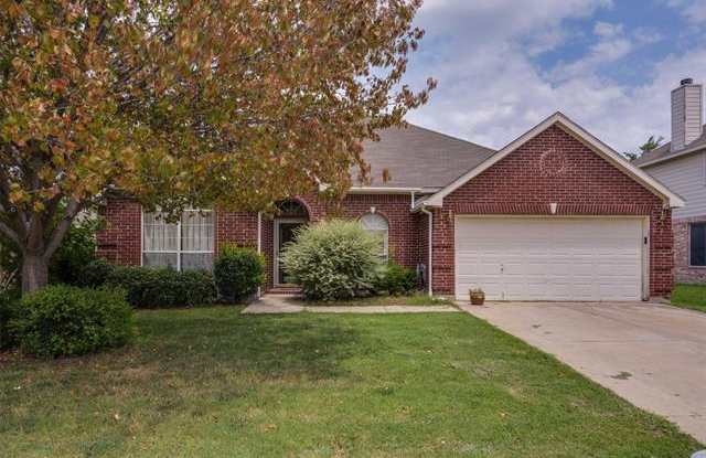 120 Mary Pat Drive - 120 Mary Pat Drive, Grand Prairie, TX 75052