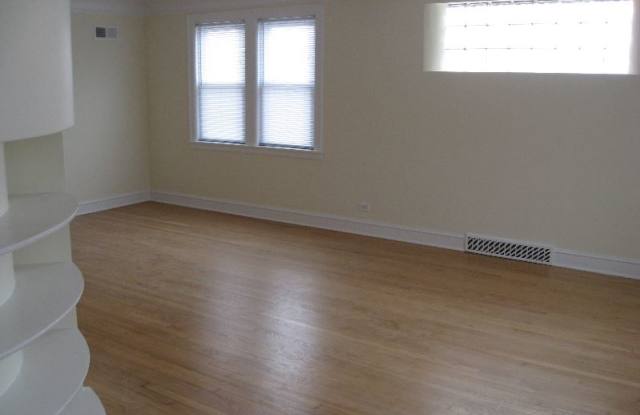 6315 N Mobile 2nd flr Gallery 3