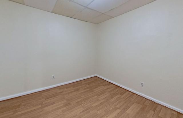 Spacious Studio Apartment Gallery 4