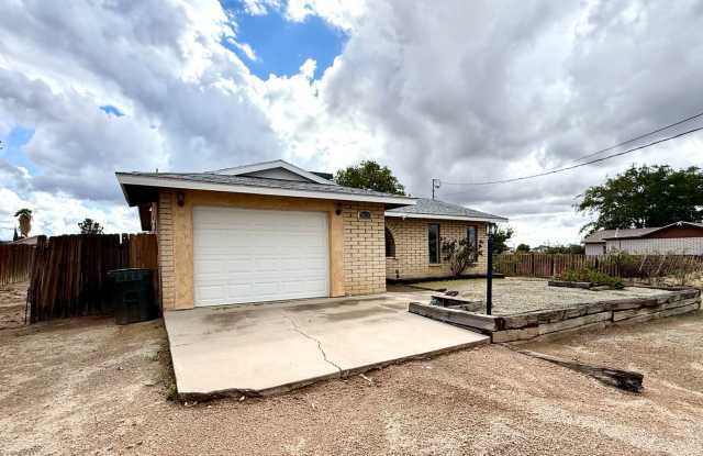 Updated 2 Bedroom Home Near Hualapai School – Open Floor Plan & Fenced Backyard! Gallery 4