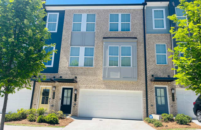 LIKE NEW 3 bedroom, 4 bathroom townhome located in Westside Bend! MUST SEE! photos photos