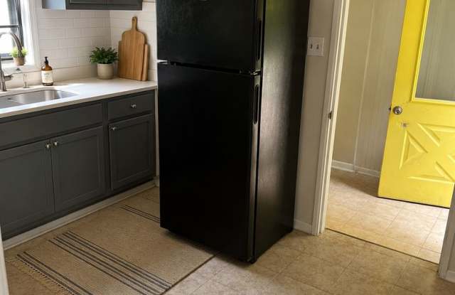 Cozy 2BR/1BA Home with Fireplace & Spacious Living Area Gallery 4