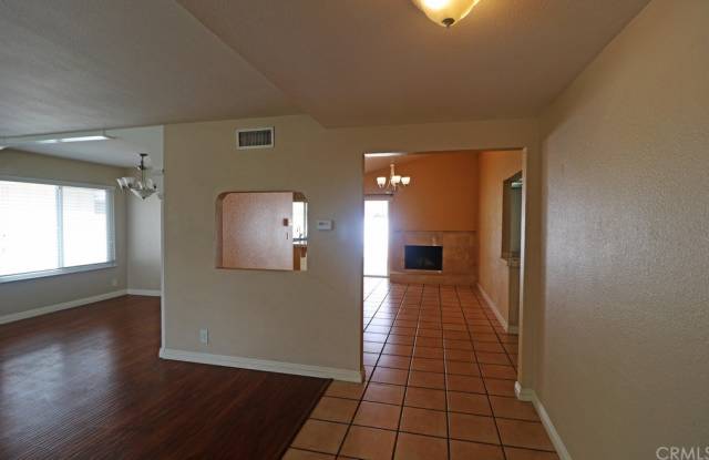 5902 Lynnbrook Gallery 2