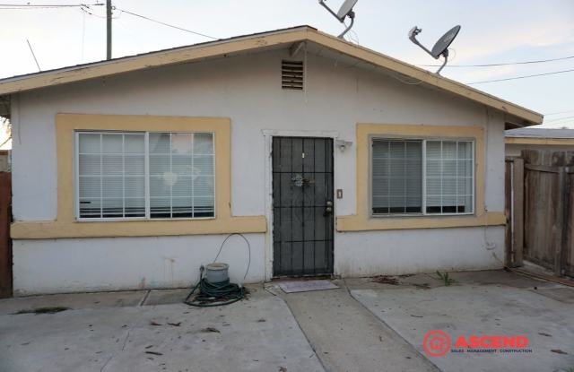 Cozy home located in McFarland! - 155 4th Place, McFarland, CA 93250