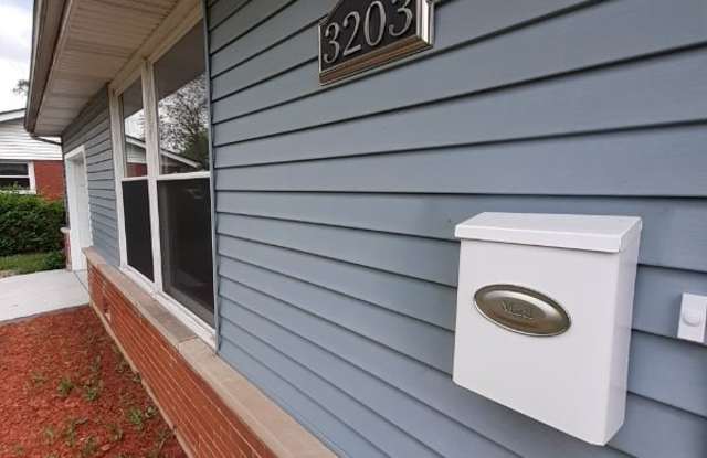 3203 Woodworth Pl Gallery 2