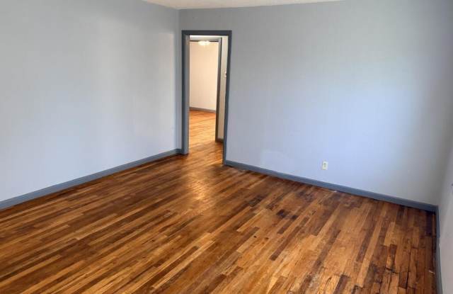 1705 E 21st St Gallery 4