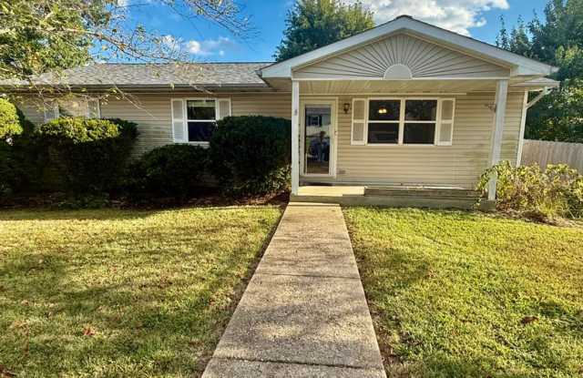 Beautiful home in the heart of Rolla Gallery 1