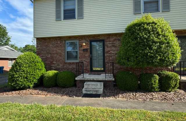 Spacious 2 Bed, 1.5 Bath Apartment in Prime Location Gallery 4