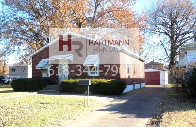 Two Bedroom Home with Washer/Dryer Hookups in Full Basement! photos photos