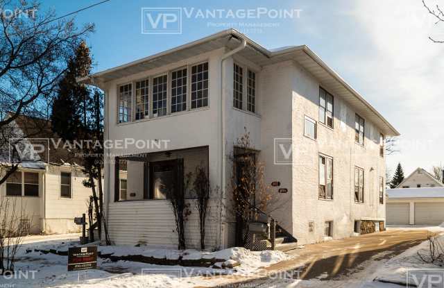 871 1/2 Division Street photos photos