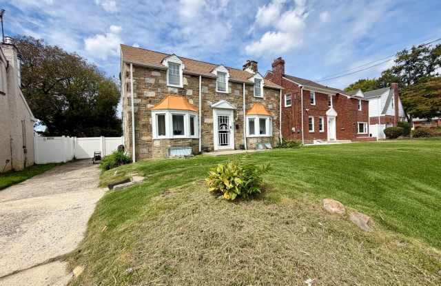 Stunning 3-Bedroom/2-Bathroom Home in East Oak Lane! Available November 1st! Gallery 4