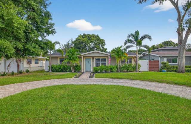 637 41ST AVENUE NE - 637 41st Avenue Northeast, St. Petersburg, FL 33703