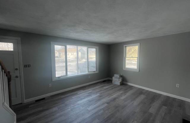 |Pet Ok Updated Lawrence Apt! | 2 Bed+Office 1.5 Bath | Close to 495 Gallery 4