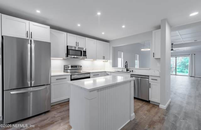 8118 BAYMEADOWS Circle Gallery 4