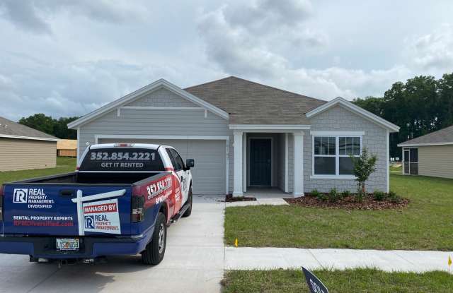 Desirable Oak Ridge Subdivision 3/2/2 Gallery 1