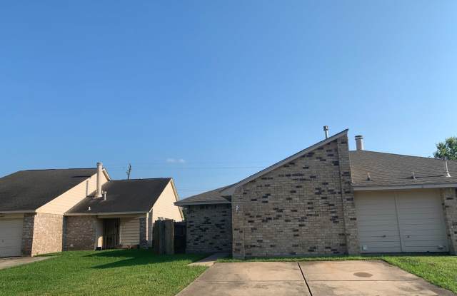Southwest Houston 2 bedroom Brick Duplex with Private Yard - 5411 Regal Ridge Lane, Houston, TX 77053