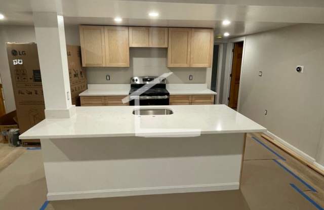 AMAZING 4 BED 2 BATH UNIT!!!! photos photos