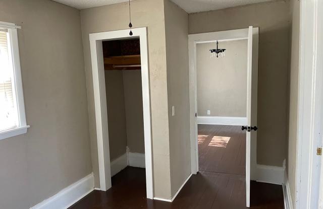 $850 - 2 bed 1 bath - Single Family Home Gallery 4