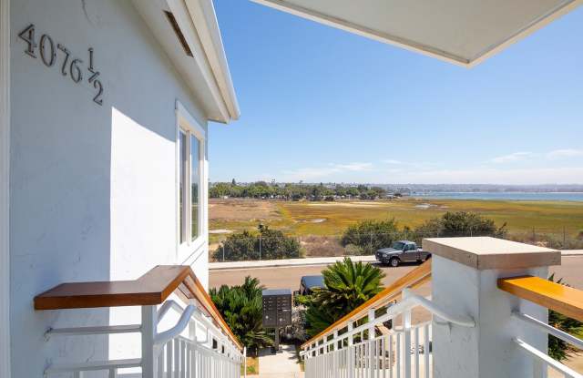 Stunning 2 Bed/1 Bath With Bay Views In Crown Point *W/D in Unit* photos photos
