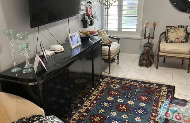 10271 N Circle Lake Drive Gallery 2