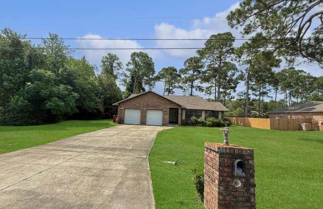 Charming Navarre Home with Hardwood Floors Throughout photos photos