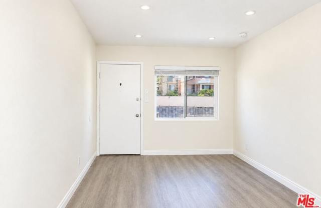 5218 Navarro Street Gallery 2
