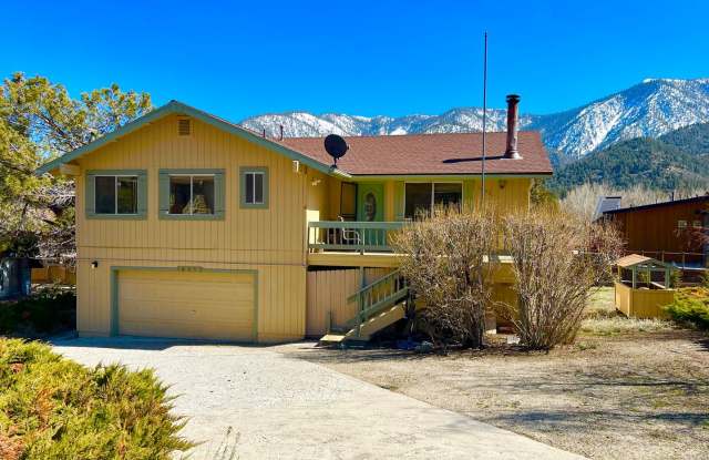 LARGE HOME WITH HUGE BONUS AREA Gallery 1