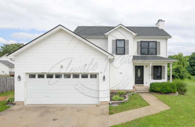 Three Bedroom On One Acre Lot in Clarksville!! photos photos