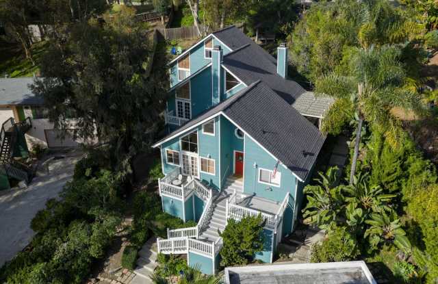 3 Bedroom + Loft + Office Oceanside Home Gallery 3
