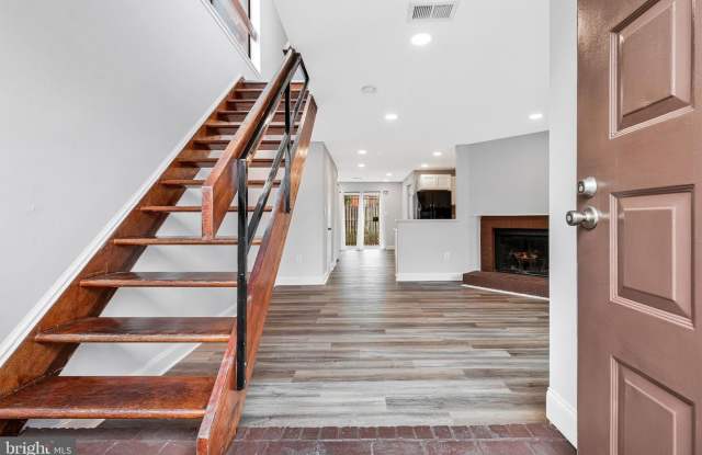 2435 18TH ST NE #2435 Gallery 1