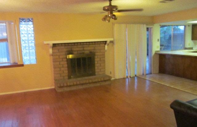 $1995 / 3br - 1600ft2 - OPEN-Saturday 6-14-2025 12-1pm;3BR 2BA,POOL photos photos