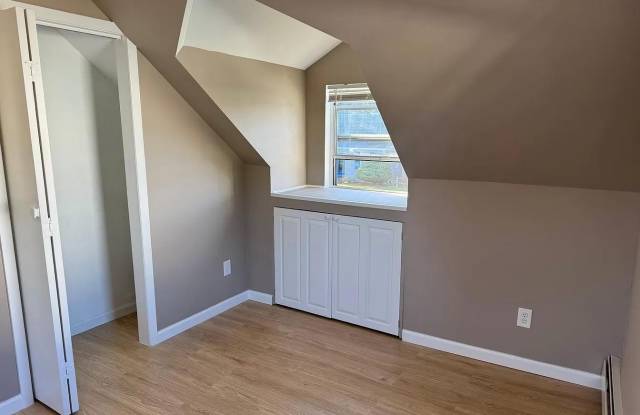 152 Throop Street Gallery 2