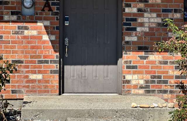 Spacious 2 Bed, 1 Bath Home with Bonus Room, Garage Access & Pet-Friendly! photos photos
