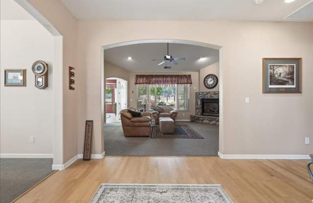 4/2 Cameron Park jewel in Cameron Woods neighborhood! Gallery 3