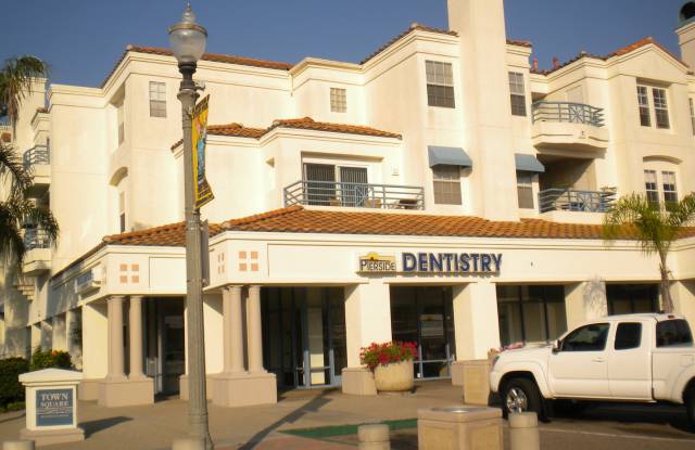 Townsquare: 1 Bedroom 1 Bath Condo, - 415 Townsquare Lane, Huntington Beach, CA 92648