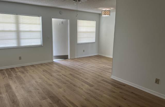 98 Spring Lake Drive Gallery 4
