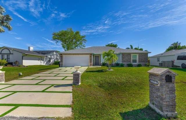 2372 SE Maslan Avenue photos photos