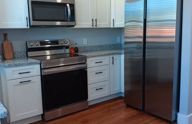 ✴️ Waitlist for Aug2027–Jul2028 Now Open! |10br/10ba Townhome in Fort Sanders | Off Camus Rental Near UTK Gallery 2