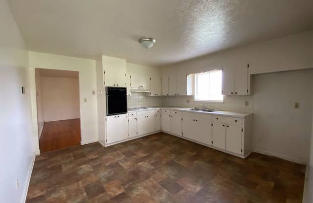 2/1 Duplex Close to Hwy 74 Gallery 2