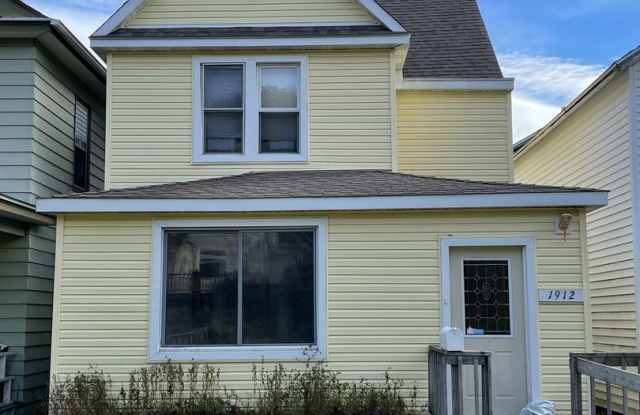 AVAILABLE JUNE 1st - 5 Bed, 2 Bath Home w/ Huge Enclosed Porch! - 1912 Greysolon Road, Duluth, MN 55812
