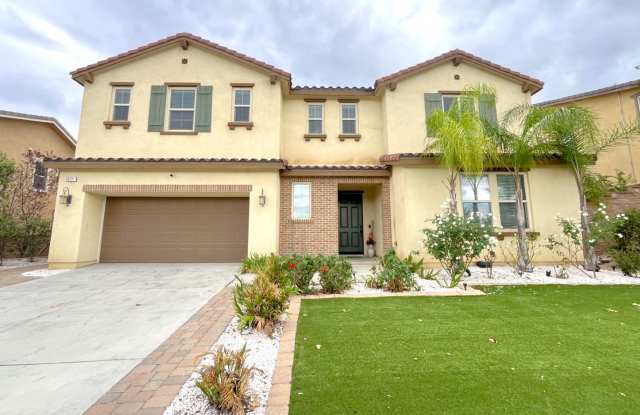 5 bed, 4.5 bath located in Corona CA! Gallery 1