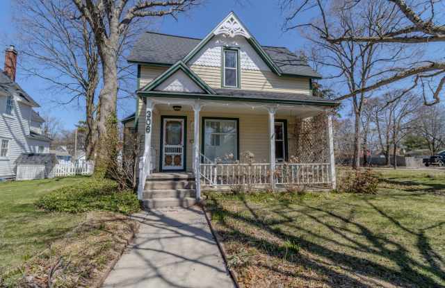 A Piece of TC History! - 306 West Tenth Street, Traverse City, MI 49684