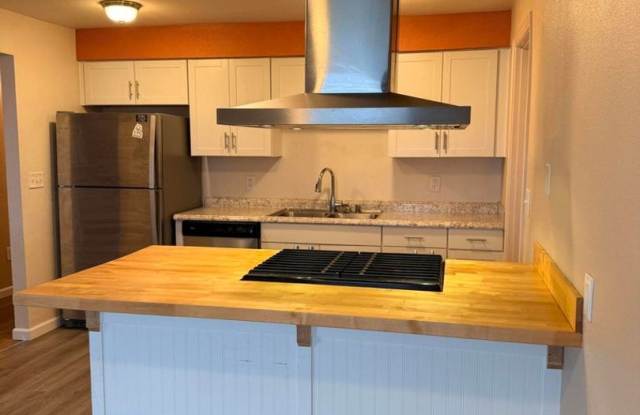 Beautiful Midtown 3 Bedroom! Gallery 3