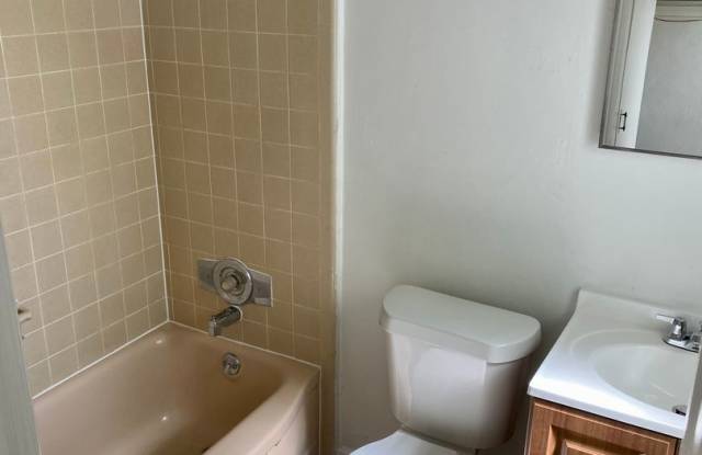 Cozy 1/1 duplex unit on a large lot - Available in June. photos photos