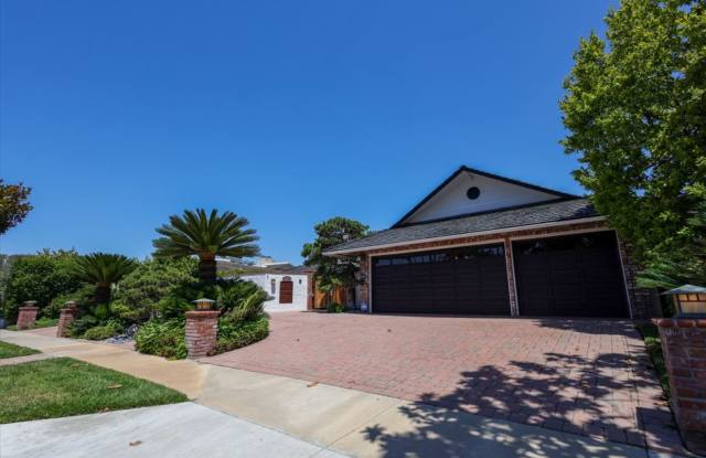 Luxurious Newport Beach Home - 1542 Santiago Drive, Newport Beach, CA 92660 Luxurious Newport Beach Home - 1542 Santiago Drive, Newport Beach, CA 92660