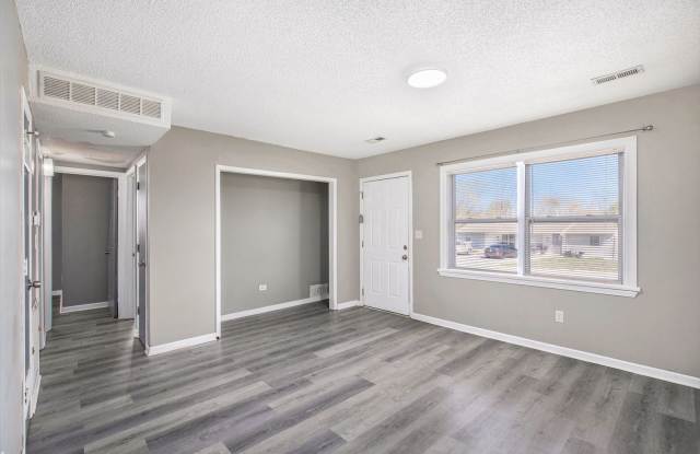 Beautiful 2BR/1BA Duplex in Independence! photos photos