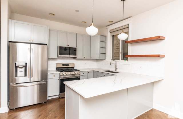 2014 W Augusta Blvd photos photos