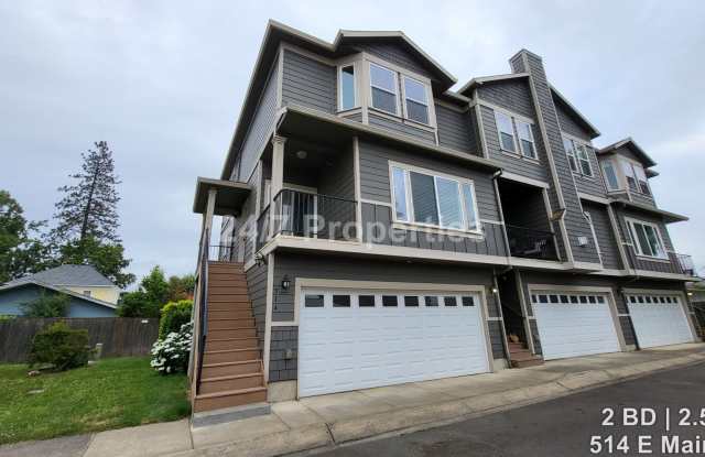 Spacious and Modern 3-Story Townhome - Molalla photos photos